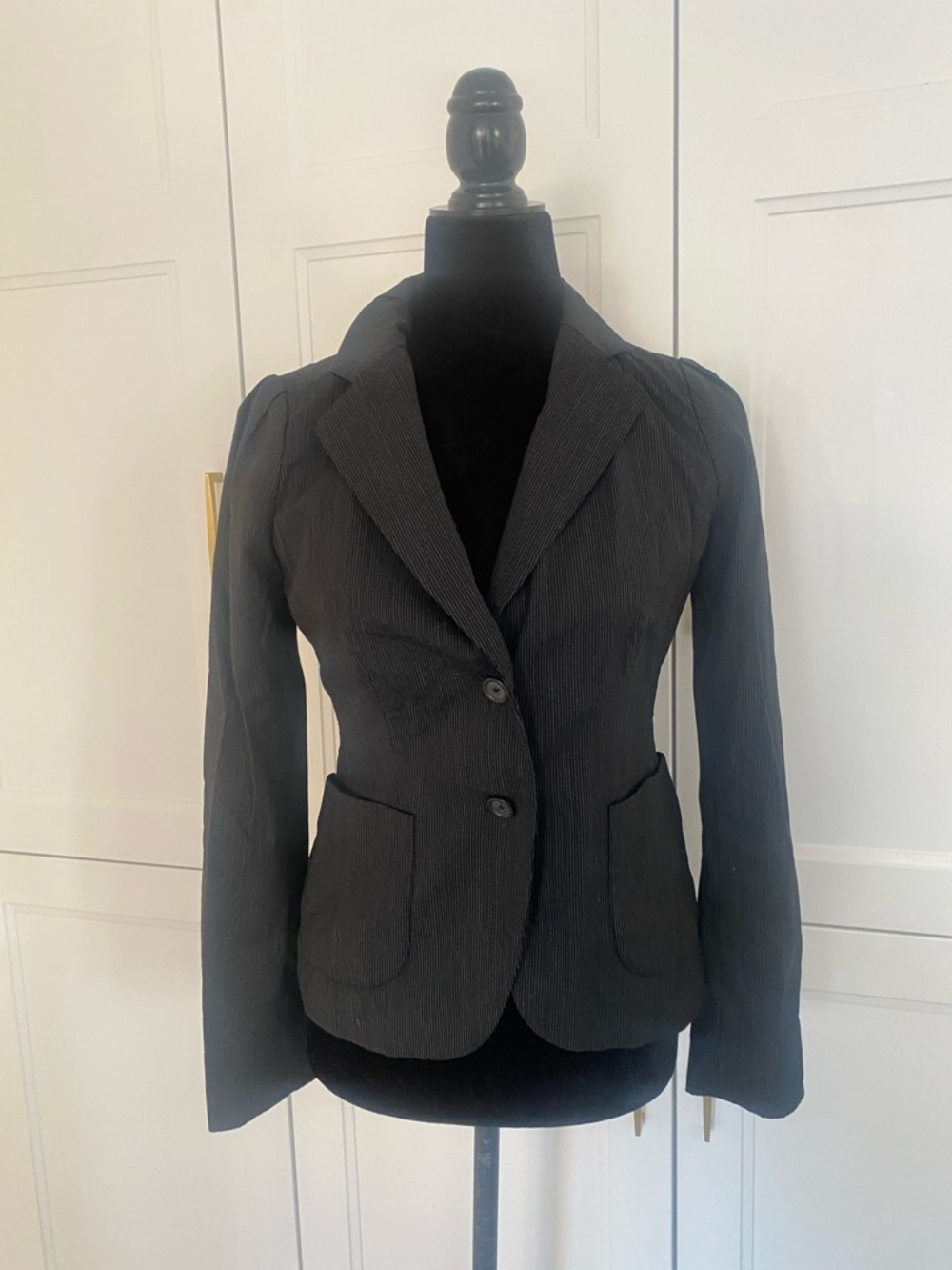 BANANA REPUBLIC Size 0 fitted Pin Striped  button down black Blazer/Jacket